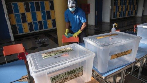 An employee of the electoral service (Servel) cleans a polling station at the Syrian Republic school ... An employee of the electoral service (Servel) cleans a polling station at the Syrian Republic school ...