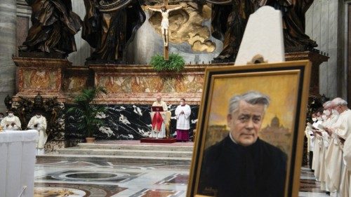 Em.mo Card. Pietro Parolin - Altare della Cattedra, Basilica Vaticana - Messa di Ringraziamento per ... Em.mo Card. Pietro Parolin - Altare della Cattedra, Basilica Vaticana - Messa di Ringraziamento per ...