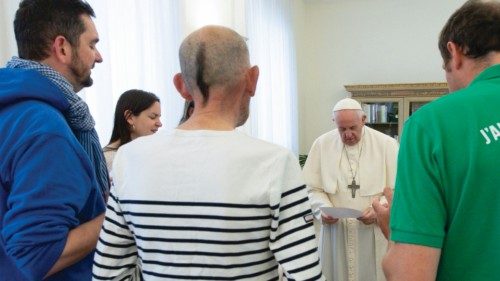 SS. Francesco - Casa Santa Marta - Membri dell'Associazione 'Lazare' - 21-05-2021