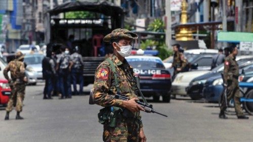 Myanmar, bombe sulla chiesa che ospitava sfollati: due donne uccise QUO-115 Myanmar, bombe sulla chiesa che ospitava sfollati: due donne uccise QUO-115