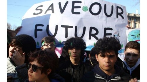 MANIFESTAZIONE STUDENTI PER  IL CLIMA IN PIAZZA CAIROLI
PROTESTA AMBIENTALISTA
MANIFESTANTE ...