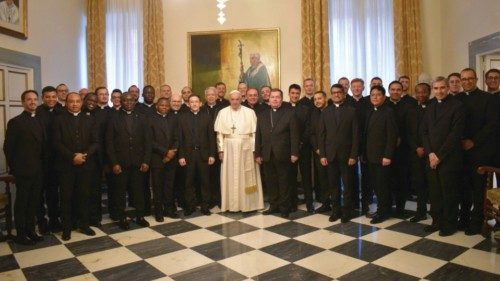  Il Papa in visita  alla Pontificia Accademia ecclesiastica  QUO-119