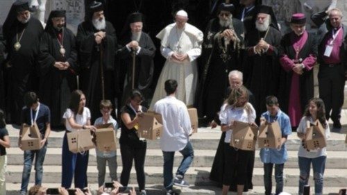  Il Papa chiede pace per il Medio oriente  QUO-144