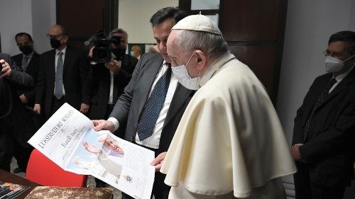 Papa Francesco incontra la redazione de «L’Osservatore Romano» durante la visita a Palazzo Pio il 24 maggio 2021