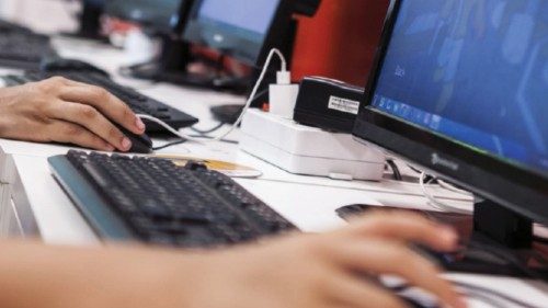 Il digitale ha rivoluzionato la nostra vita ma ha dei rischi QUO-147 Il digitale ha rivoluzionato la nostra vita ma ha dei rischi QUO-147