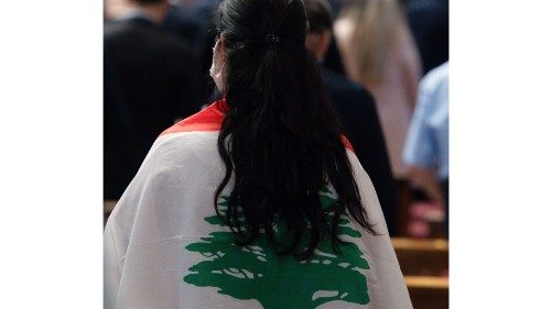 SS. Francesco - Basilica Vaticana - Altare della Cattedra : Preghiera per il Libano   01-07-2021