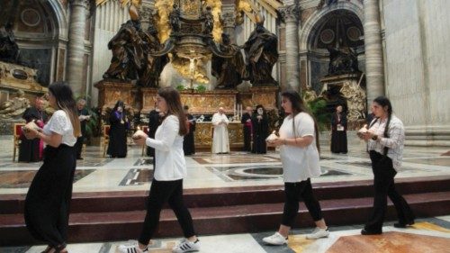 SS. Francesco - Basilica Vaticana - Altare della Cattedra : Preghiera per il Libano   01-07-2021