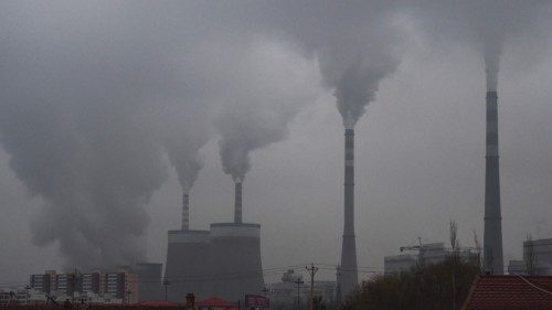 (FILES) This file photo taken on November 19, 2015 shows smoke belching from a coal-fueled power ... (FILES) This file photo taken on November 19, 2015 shows smoke belching from a coal-fueled power ...