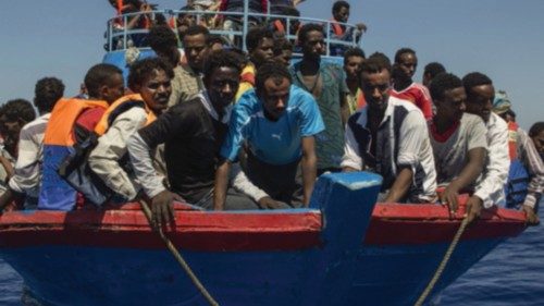 Sbarchi di migranti a Lampedusa Oltre 200 in poche ore QUO-170 Sbarchi di migranti a Lampedusa Oltre 200 in poche ore QUO-170