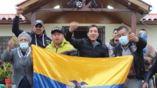 epa09362582 Relatives of Ecuadorian cyclist Richard Carapaz celebrate Carapaz' Olympic victory in ...