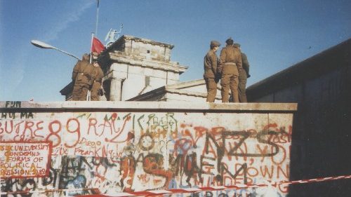    Quel desiderio di libertà che abbatte ogni confine    QUO-182   Quel desiderio di libertà che ...