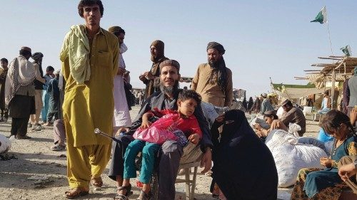 TOPSHOT - Stranded people wait for the reopening of the Pakistan-Afghanistan border crossing point ... TOPSHOT - Stranded people wait for the reopening of the Pakistan-Afghanistan border crossing point ...