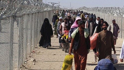 TOPSHOT - Afghan nationals cross the border into Pakistan at the Pakistan-Afghanistan border ...