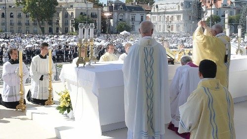  Pane spezzato per un mondo  fraterno e accogliente  QUO-207