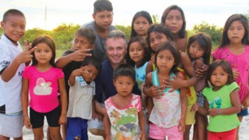  Una casa di accoglienza per i bambini indigeni  QUO-227