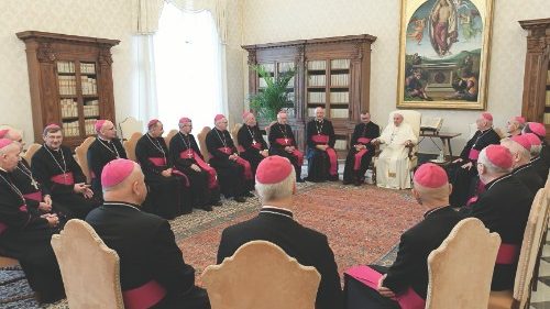  La visita «ad limina» di vescovi della Polonia  QUO-229