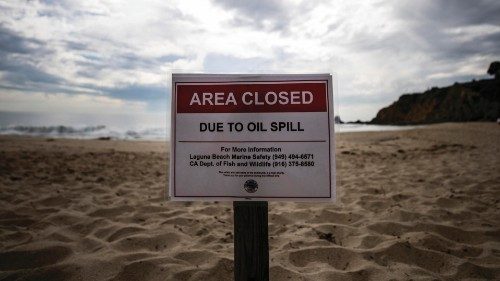 epa09506323 A sign on Crescent Beach read 'Area Closed Due to Oil Spill' after an oil spill off the ... epa09506323 A sign on Crescent Beach read 'Area Closed Due to Oil Spill' after an oil spill off the ...