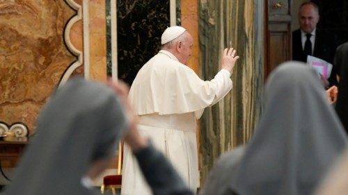 Maestre di ascolto e di sollecitudine per i poveri QUO-231 Maestre di ascolto e di sollecitudine per i poveri QUO-231