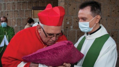 Em.mo Cardinale Álvaro Leonel Ramazzini Imeri - San Giovanni Evangelista a Spinaceto - Santa Messa  ...