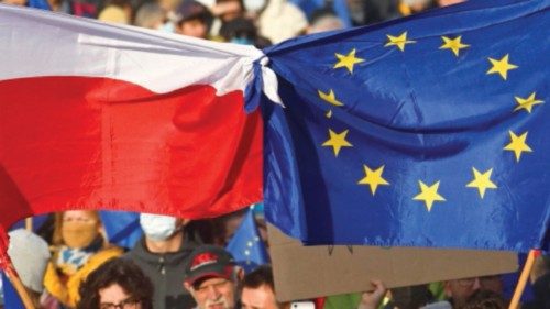 epaselect epa09516984 People carry Polish and EU flags as they take part in a protest against the ...