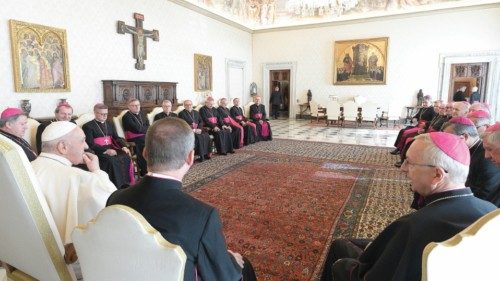  La visita «ad limina»  di vescovi  della Polonia  QUO-235