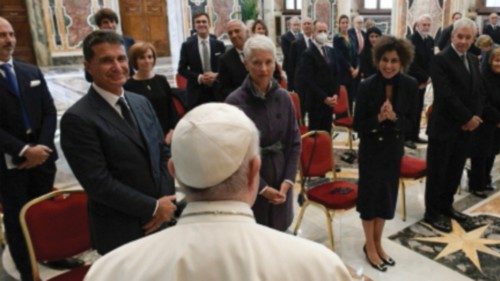 Aiutare i Paesi poveri con dignità QUO-237 Aiutare i Paesi poveri con dignità QUO-237