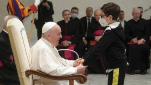  Se Paoletto «aiuta» il Papa nella catechesi  QUO-239