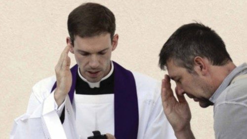 La Chiesa tra fragilità e santità QUO-240 La Chiesa tra fragilità e santità QUO-240