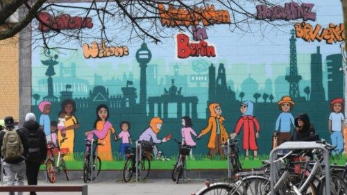Wandmalerei am Eingang zum Landesamt fuer Einwanderung, Berlin Immigration Office, ... Wandmalerei am Eingang zum Landesamt fuer Einwanderung, Berlin Immigration Office, ...