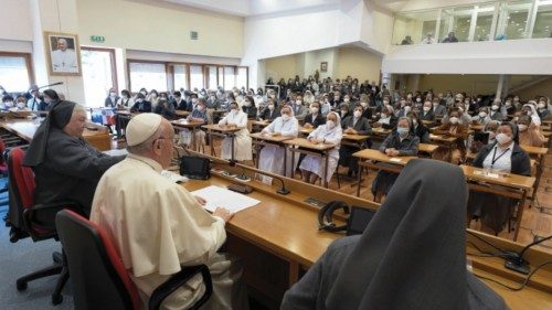 Il Pontefice nella casa generalizia delle Figlie di Maria ausiliatrice QUO-241 Il Pontefice nella casa generalizia delle Figlie di Maria ausiliatrice QUO-241