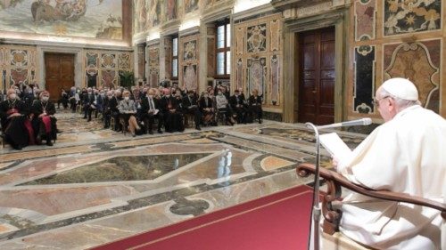  Il Papa: i semi  di  un’economia equa nel terreno inquinato della finanza  QUO-242