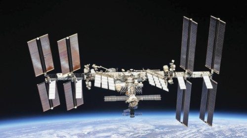  Detriti spaziali minacciano  astronauti e satelliti  QUO-261