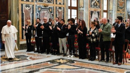 Il Natale non è evasione ma apertura del cuore alla gratuità QUO-266 Il Natale non è evasione ma apertura del cuore alla gratuità QUO-266