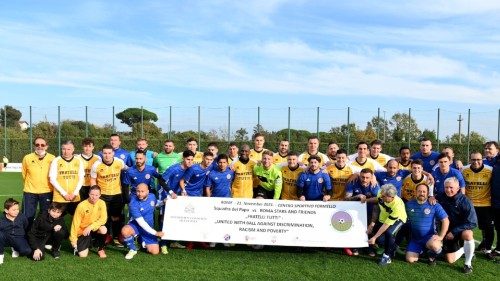 «Fratelli tutti» anche sul campo di calcio QUO-266 «Fratelli tutti» anche sul campo di calcio QUO-266