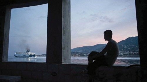 epaselect epa04965425 A photo made available 06 October 2015 of a migrant who recently arrived ... epaselect epa04965425 A photo made available 06 October 2015 of a migrant who recently arrived ...