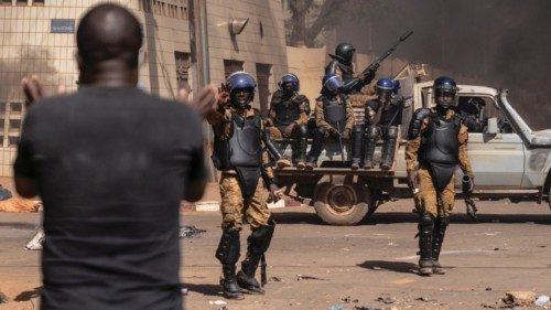   Assalto a un bus  in Mali:  oltre 30 morti   QUO-277