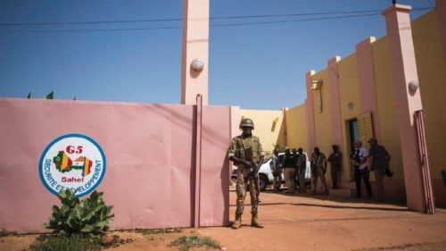  Sanguinoso attacco in Niger  alla sede del   g5  Sahel  QUO-278