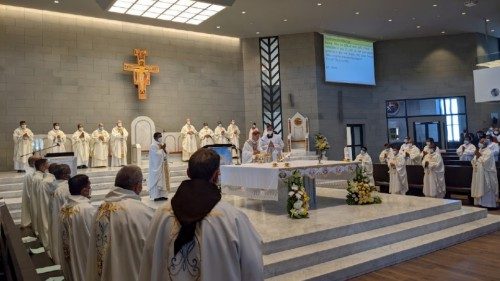  Parola, Eucaristia e carità per edificare la comunità cattolica in Bahrein  QUO-281