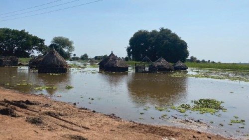  Aiuti del Papa   alle popolazioni del Sud Sudan colpite dalle inondazioni  QUO-281