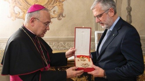 S.E. Monsignor Edgar Peña Parra - Onorificenza Francesco Saverio Garofani - 15-12-2021U
