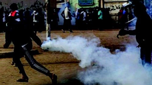 Si dimette il primo ministro Il Sudan in mano all’esercito QUO-001 Si dimette il primo ministro Il Sudan in mano all’esercito QUO-001