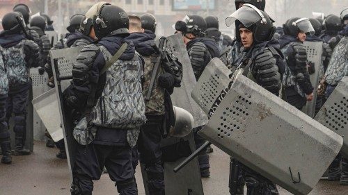 epa09676292 Kazakh policemen during protests over a hike in energy prices in Almaty, Kazakhstan, 05 ... epa09676292 Kazakh policemen during protests over a hike in energy prices in Almaty, Kazakhstan, 05 ...