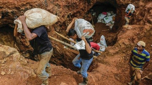 Miners carry sacks with rocks to be crushed, in order to extract gold, in the 'IRON' gold mine some ... Miners carry sacks with rocks to be crushed, in order to extract gold, in the 'IRON' gold mine some ...