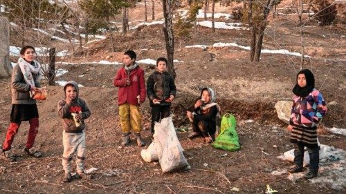 Children gather before having their meal at the Wazir Akbar Khan hill on January 11, 2022. (Photo by ...