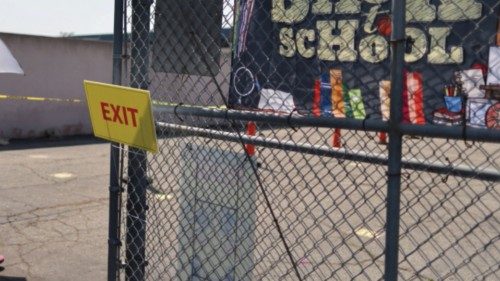FILE PHOTO: Sonia Vasquez, 39, and her daughter Angelique Sepulveda, 4, leave a back-to-school ... FILE PHOTO: Sonia Vasquez, 39, and her daughter Angelique Sepulveda, 4, leave a back-to-school ...