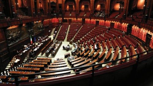 La Camera dei Deputati semi vuota durante la seduta per l'approvazione del bilancio dello stato oggi ...