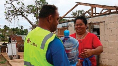  Arrivati a Tonga i primi aiuti umanitari  QUO-015