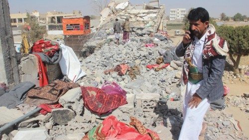epa09702851 Yemenis inspect the site of Saudi-UAE led airstrikes which hit a prison in the northern ...