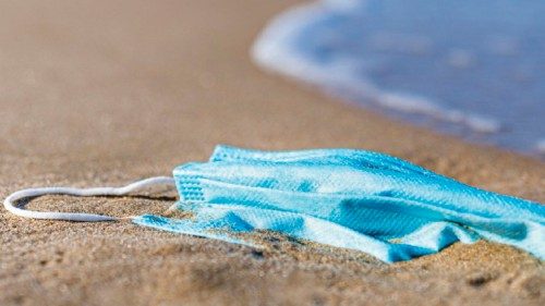 Il mare italiano assediato da plastica e mascherine QUO-024 Il mare italiano assediato da plastica e mascherine QUO-024