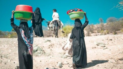 Sfollati a Marib in Yemen, in una foto diffusa l'8 febbraio 2022. ANSA/ UFFICIO STAMPA OXFAM ++HO - ...